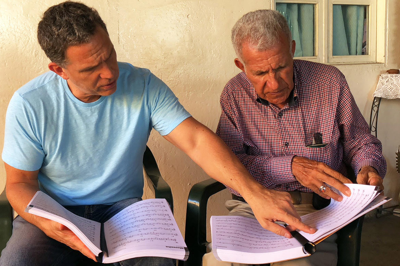 Mark brown con Ricardo Mendoza Libro real de la musica venezolana